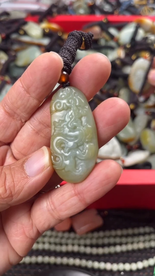 【闪购商品】和田玉颈饰未镶嵌多样性发货没有证书拍一发一有瑕