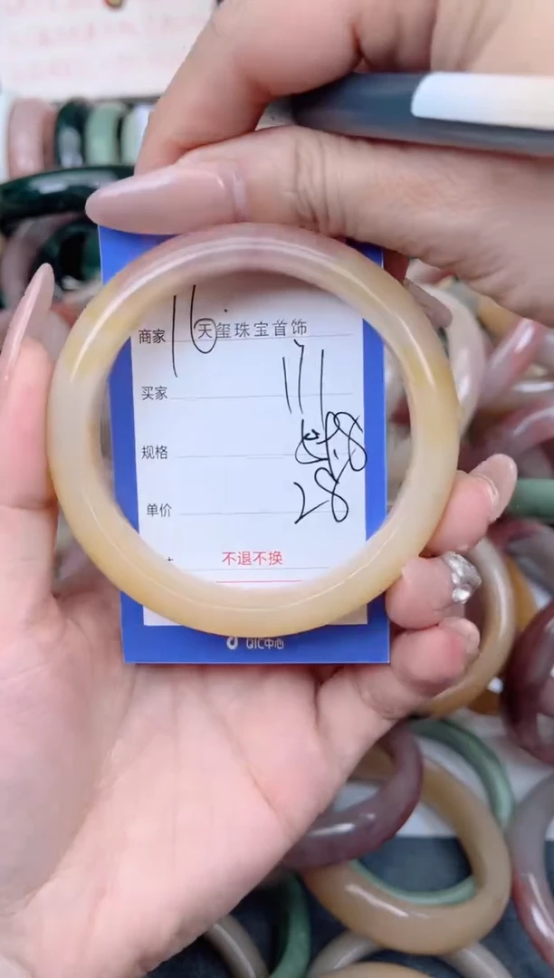 未镶嵌手镯石英质玉171