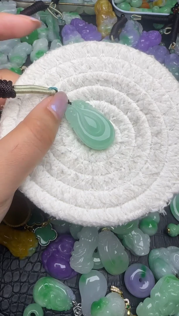 颈饰未镶嵌翡翠缅甸翡翠吊坠