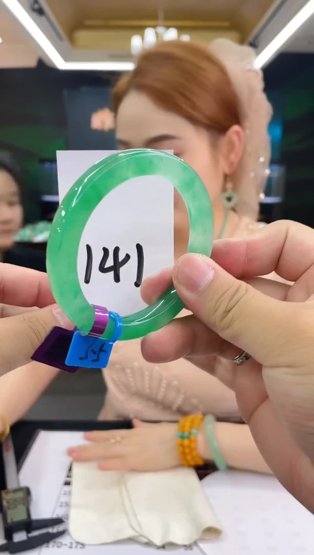 石英质玉（非洲翠）手镯未镶嵌天然冰飘花