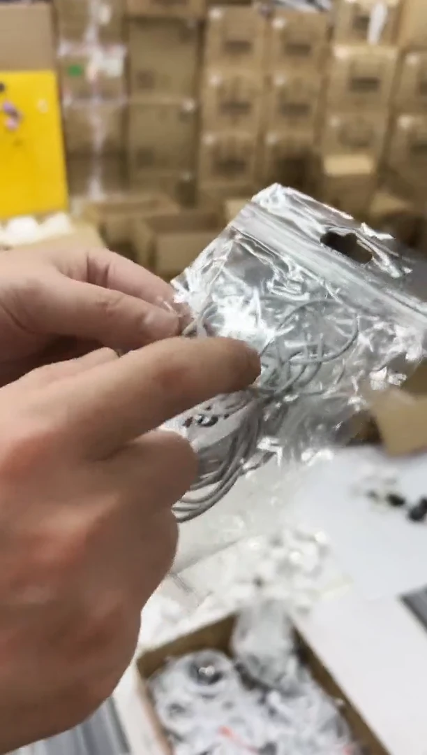 8新苹果L口耳机瑕疵