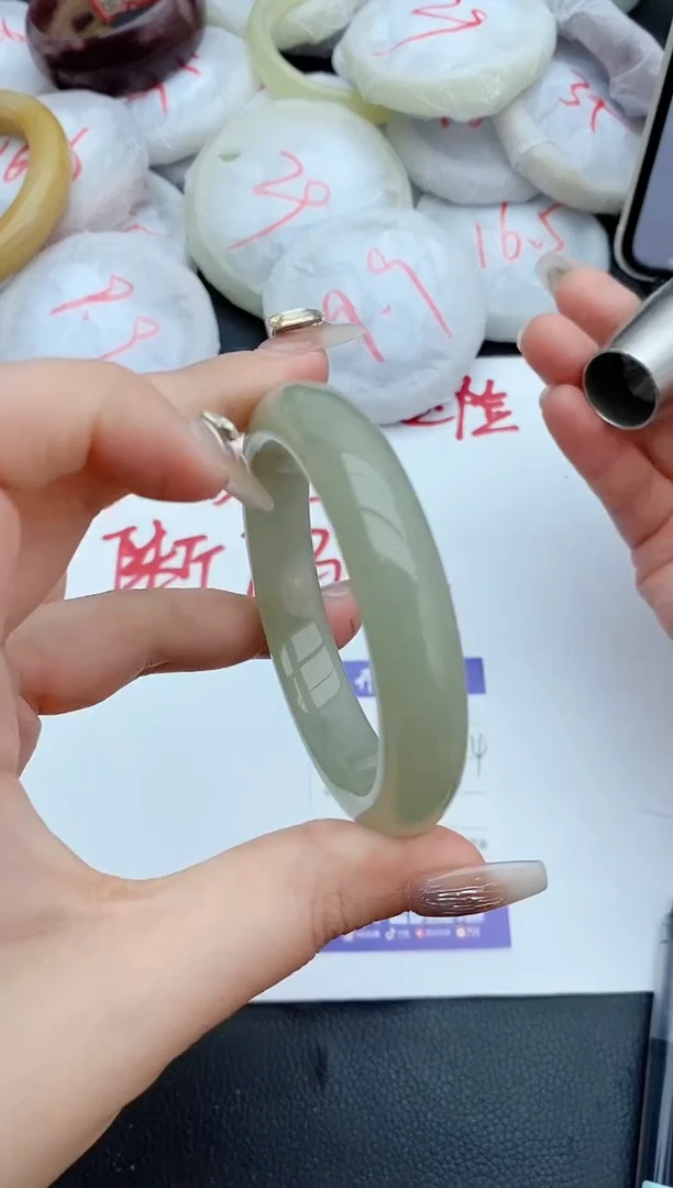 石英质玉手镯未镶嵌185+53/54
