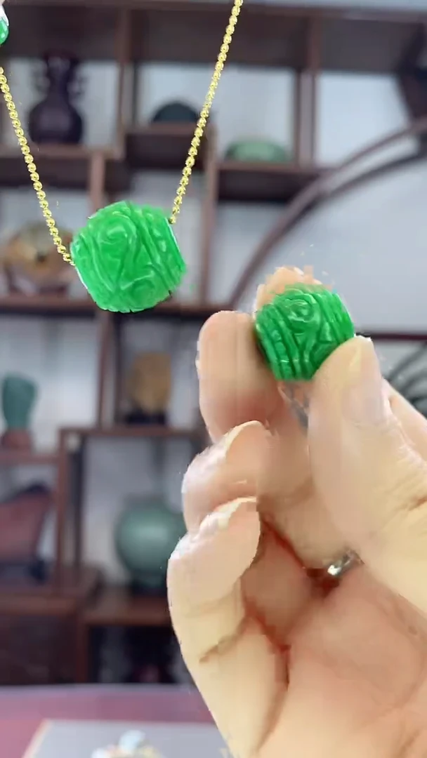 翡翠未镶嵌吊坠(赠链)X19干青吊坠