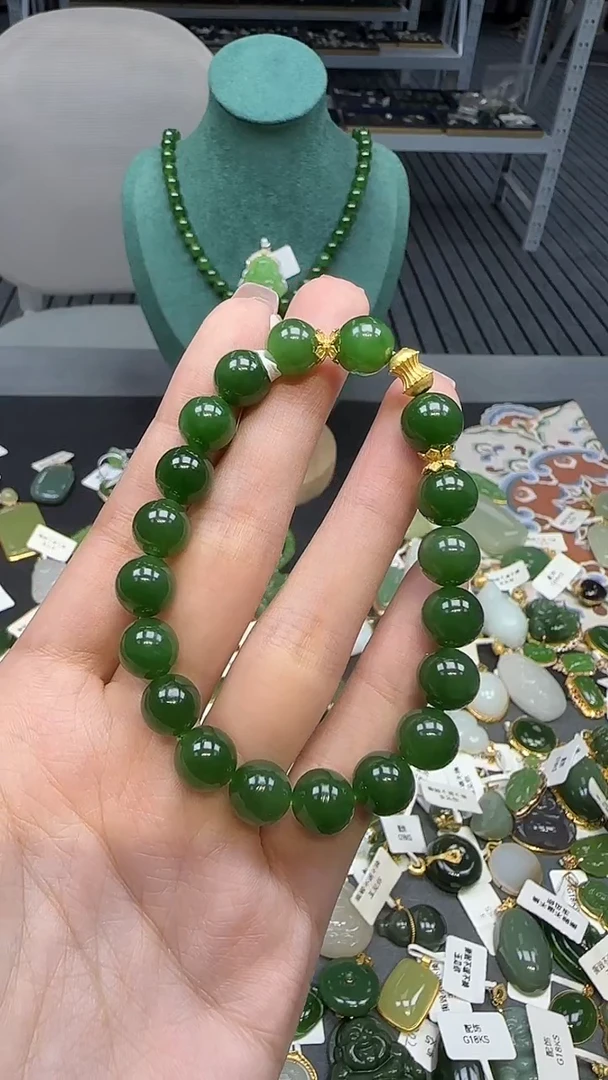 18K金镶嵌手串和田玉1