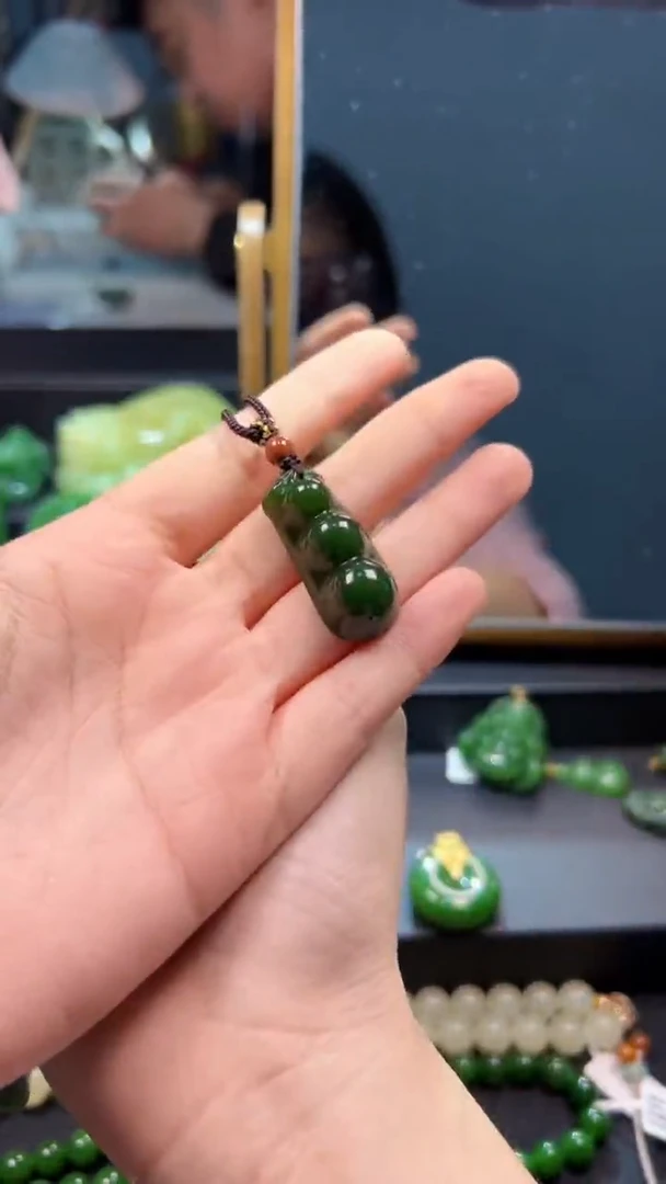 和田玉（碧玉）未镶嵌颈饰1