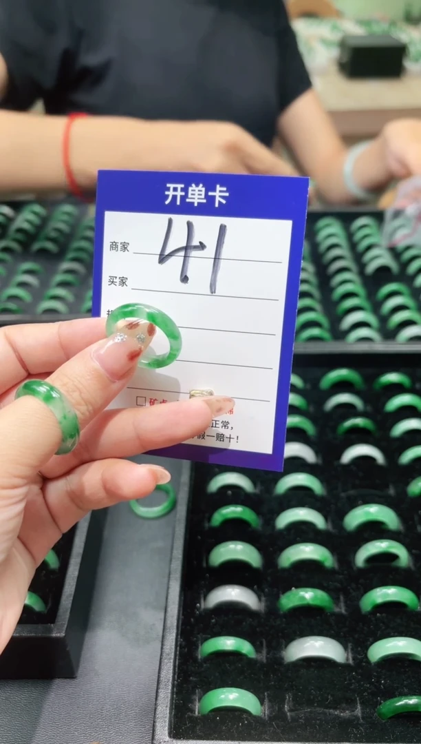 未镶嵌石英质玉戒指18