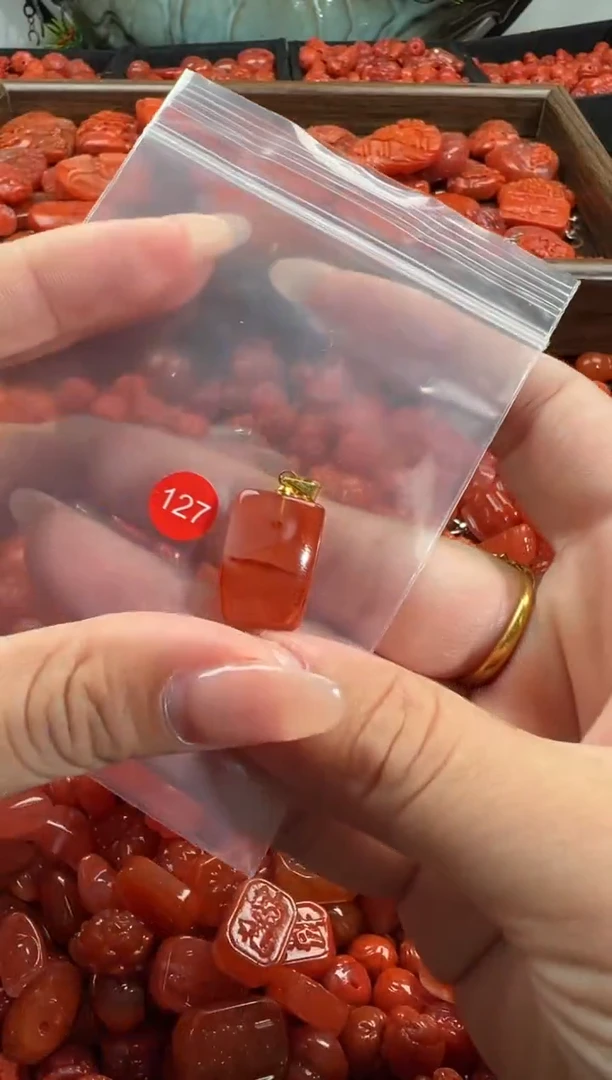 颈饰未镶嵌南红玛瑙1