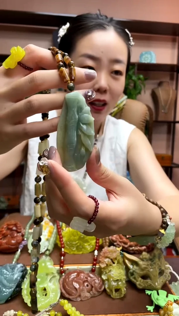 未镶嵌岫玉吊坠·