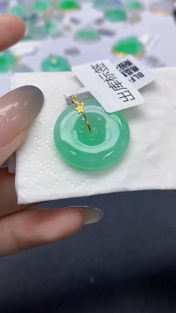 翡翠18K金镶嵌颈饰天然缅甸a货翡翠