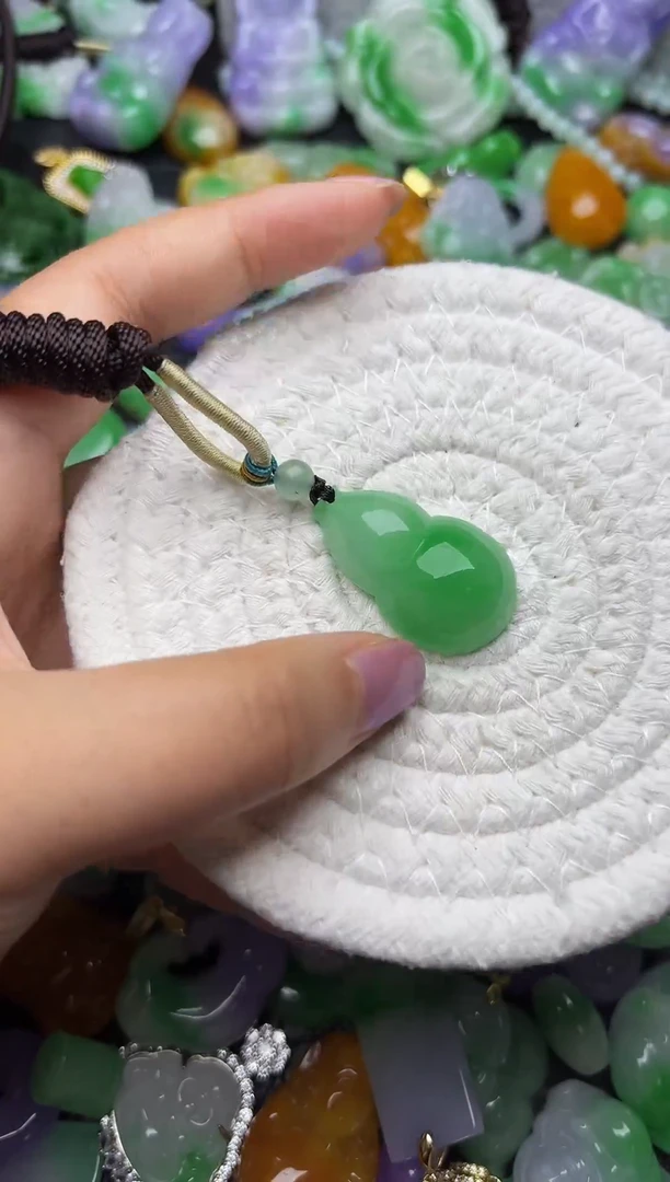 颈饰未镶嵌翡翠缅甸翡翠吊坠