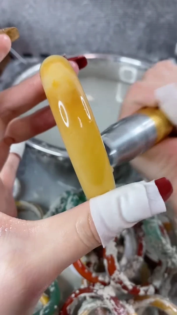 【闪购商品】石英质玉手镯未镶嵌60+442