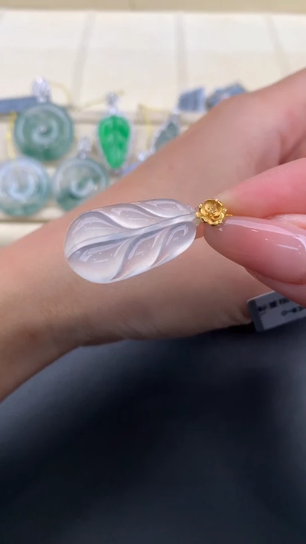 翡翠18K金镶嵌颈饰Q606