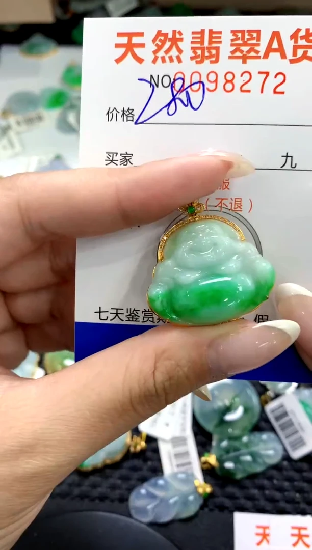 翡翠18K金镶嵌颈饰1111111111111111