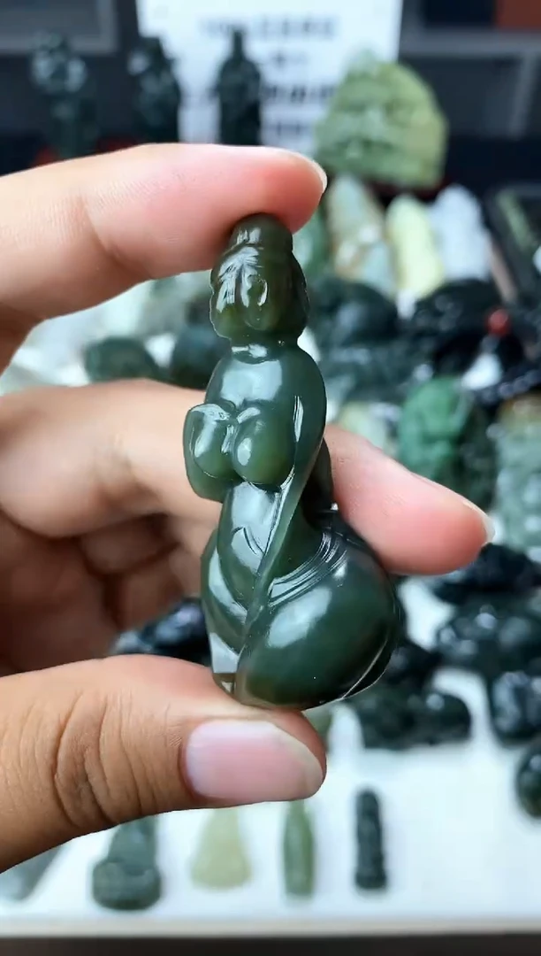 颈饰未镶嵌和田玉1