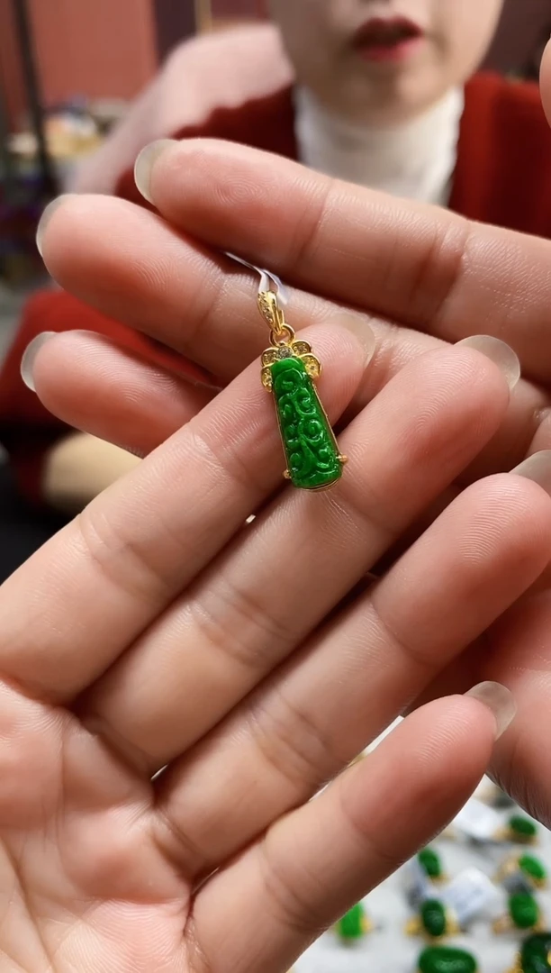 颈饰未镶嵌翡翠翡翠吊坠 7