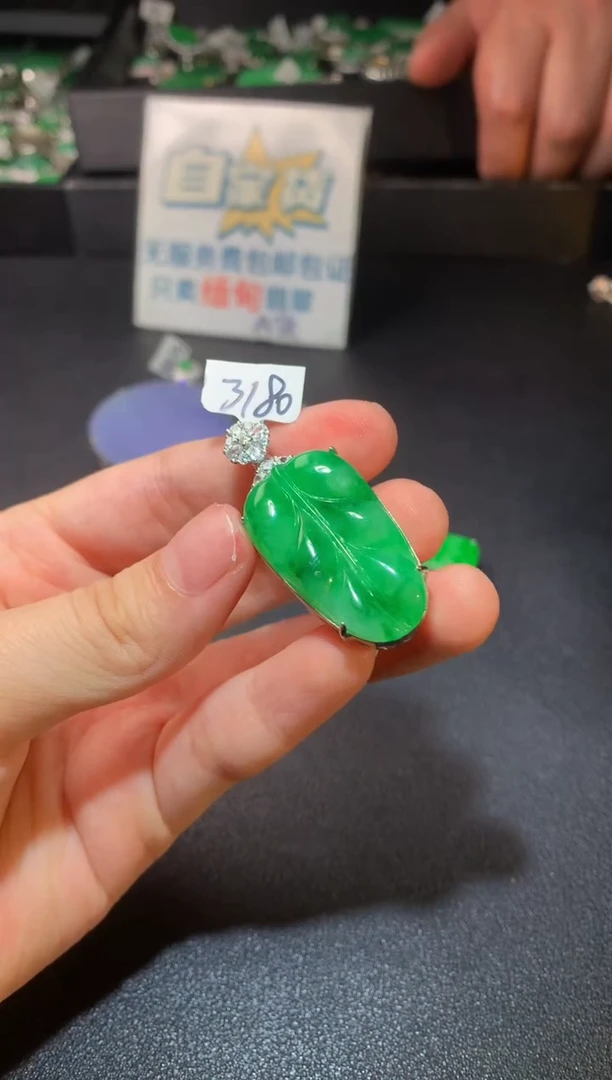 翡翠银S925镶嵌颈饰翡翠