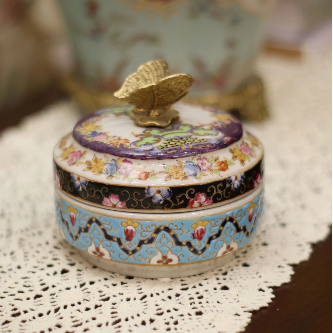 茉奈家居】黄铜配陶瓷手绘蝴蝶收纳盖盒首饰盒高端精美摆件