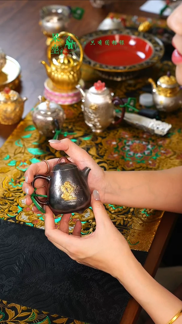 呆坐   小壶    伴斤茶舍