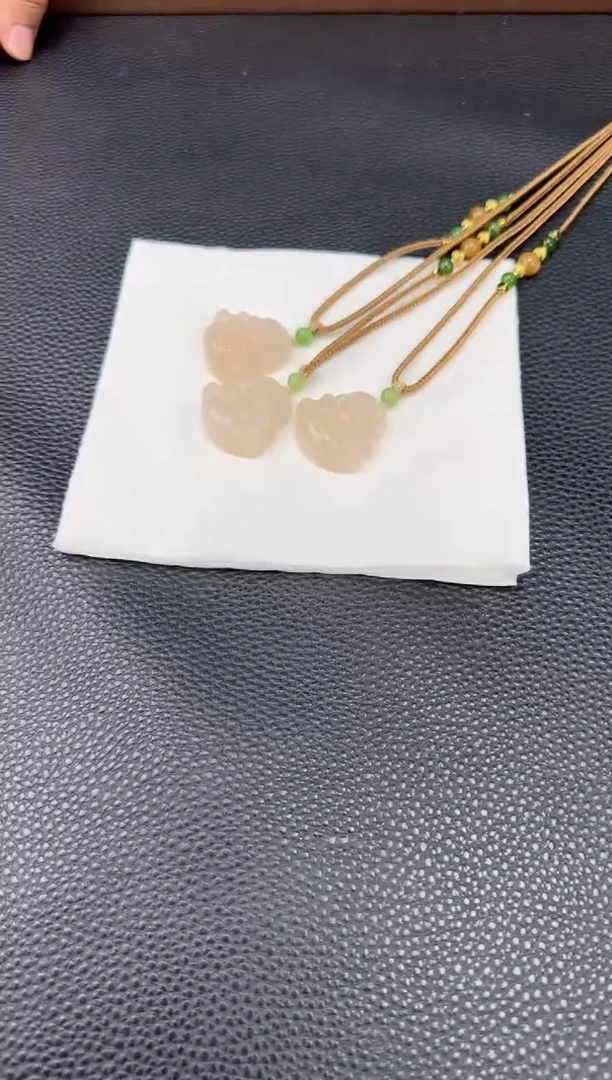 颈饰未镶嵌和田玉藕粉佛公