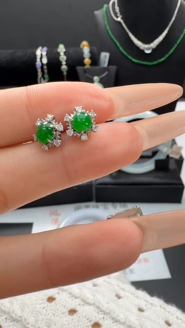 18K金镶嵌翡翠耳饰翡翠耳饰