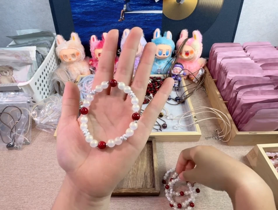 无合成金属白色朱砂手串