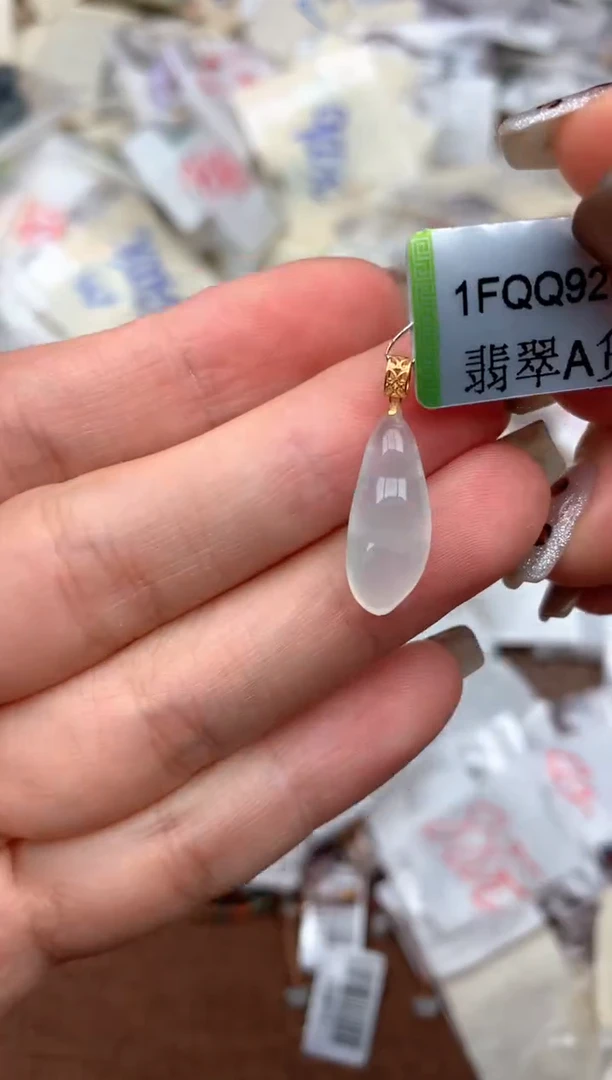 18K金镶嵌挂件翡翠—