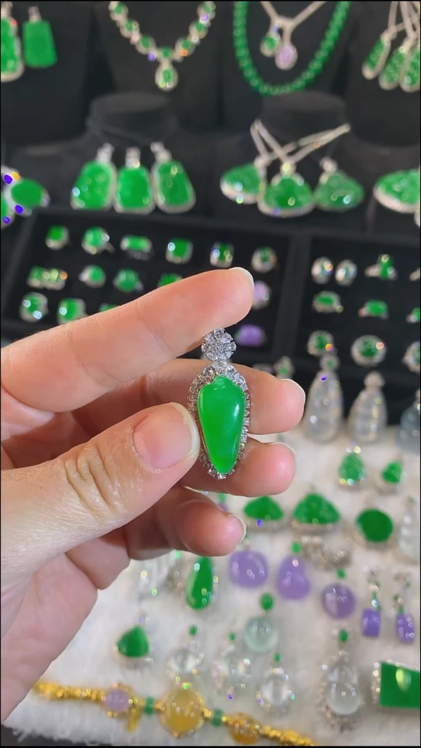 吊坠(不含链)18K金镶嵌翡翠吊坠