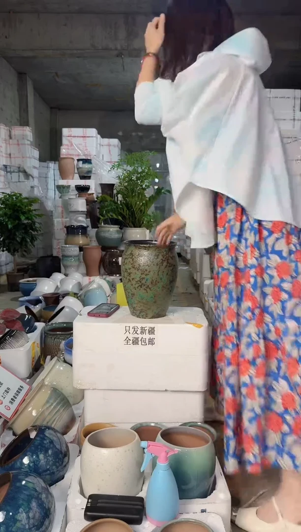 墨绿点大陶盆一个装  口18高25