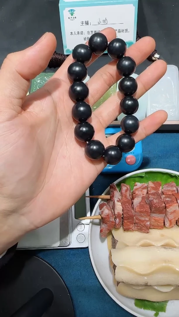 颈饰未镶嵌和田玉图*馆手串