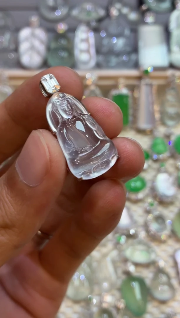 吊坠(不含链)18K金镶嵌翡翠9***9观音