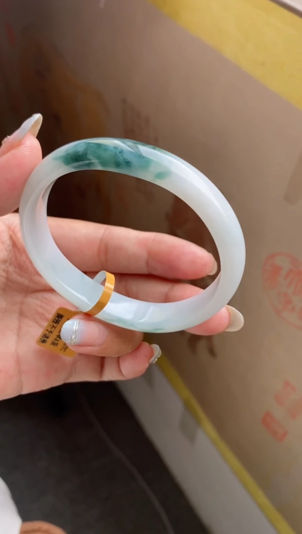 未镶嵌手镯翡翠（天漏必买）果冻胶牛奶底飘花贵妃1号