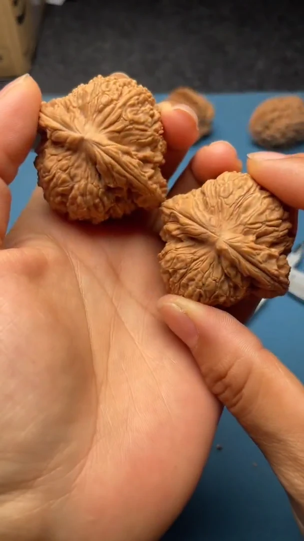 桃核把件w136  南疆石 46尺磕尖