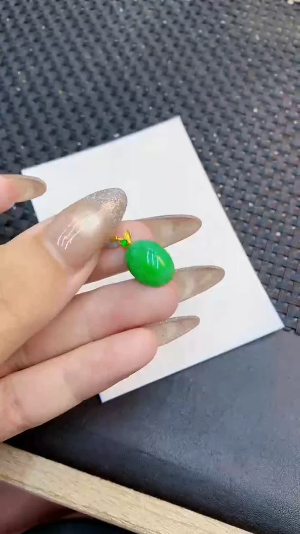 颈饰18K金镶嵌翡翠1