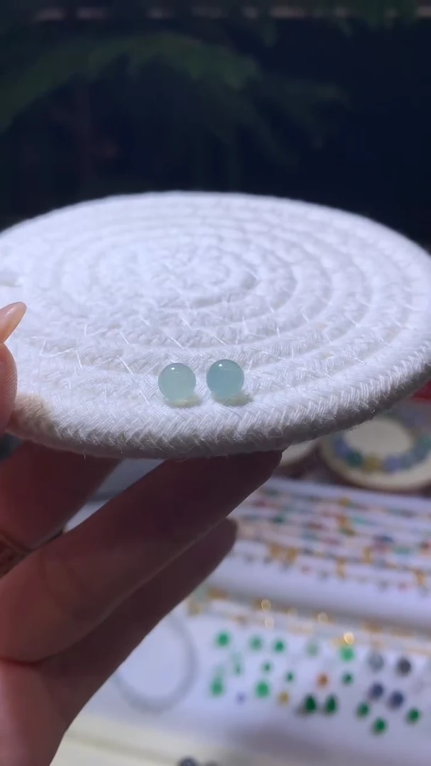 未镶嵌定制翡翠5.8-5.9卡珠子2个