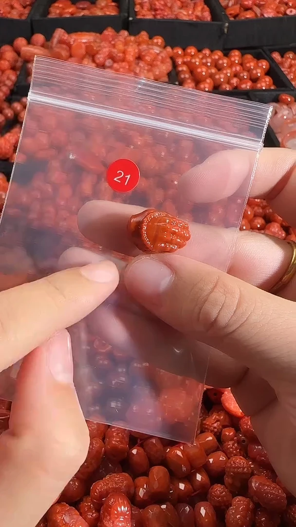 颈饰未镶嵌南红玛瑙1