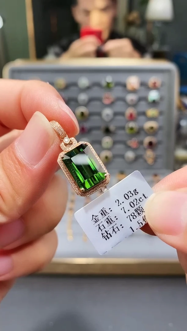 颈饰18K金镶嵌碧玺7.02.