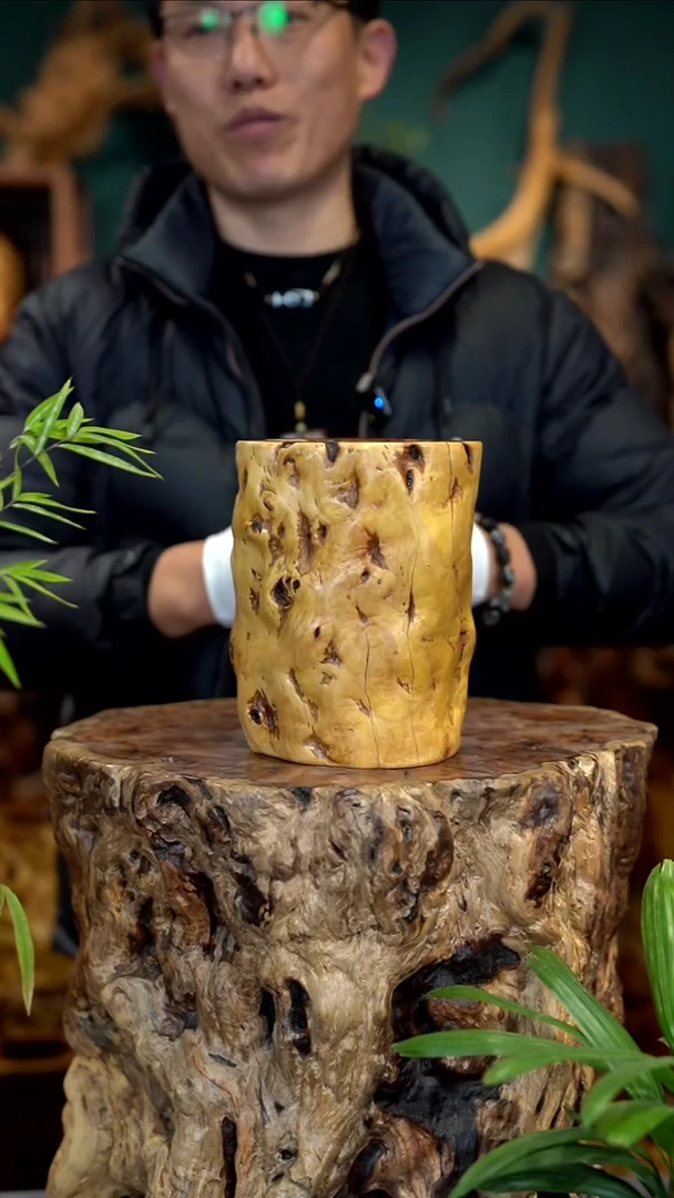 木雷击枣木笔筒