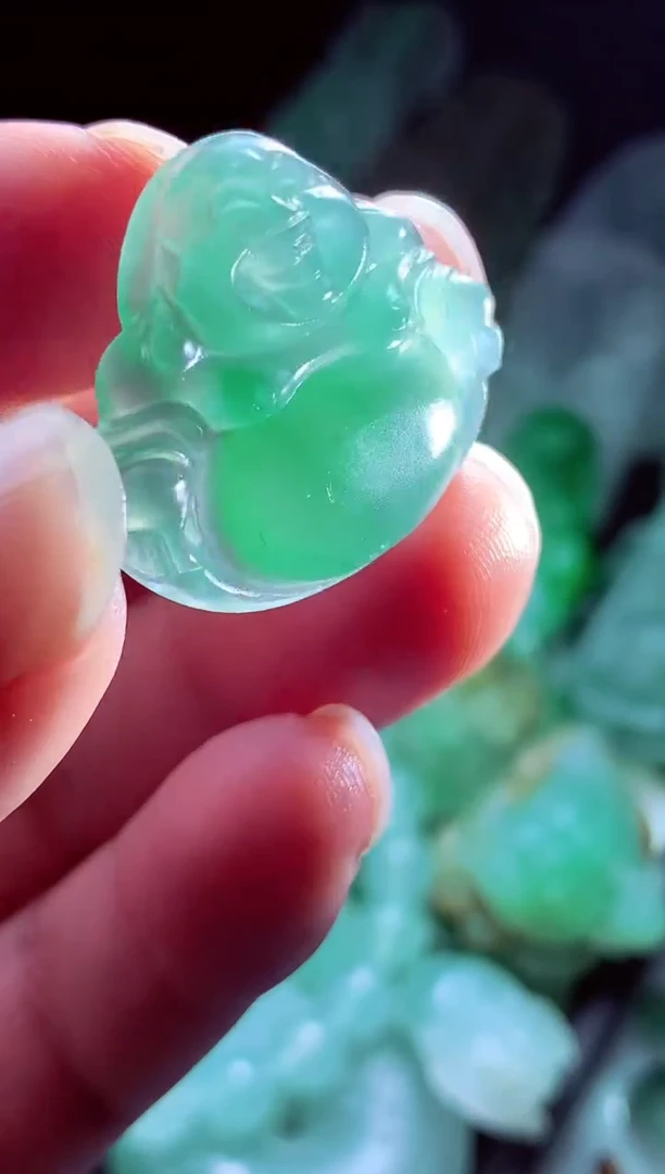 未镶嵌定制翡翠雨***?翡翠毛货定制