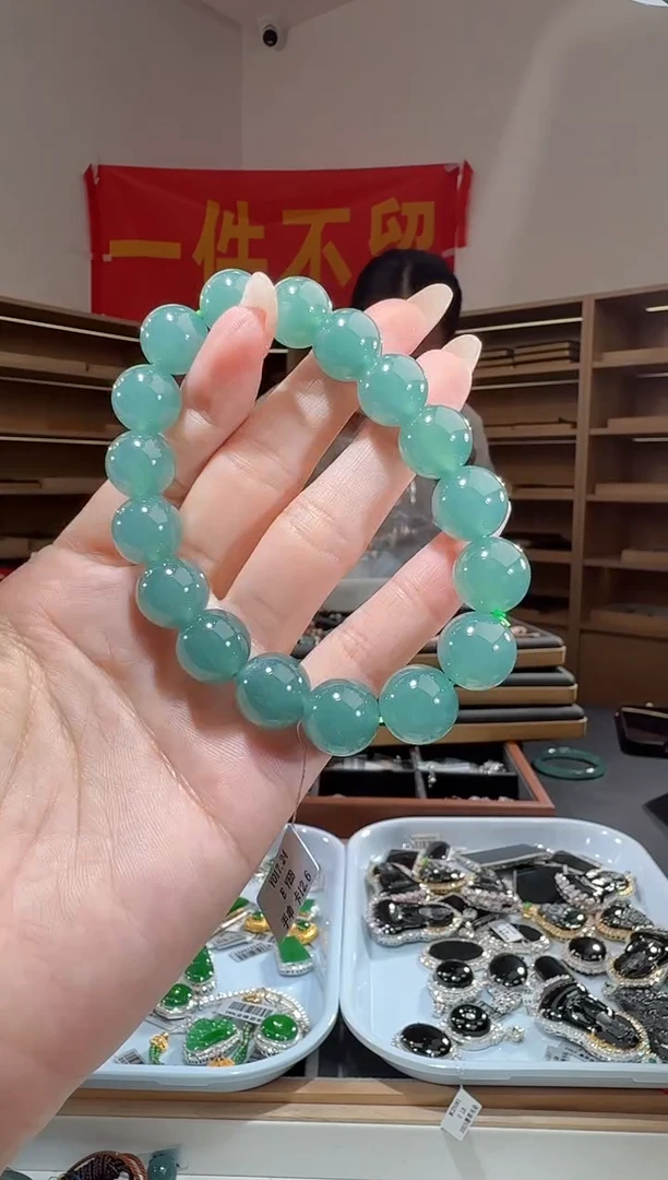 未镶嵌手串翡翠手串（多样性发其一）