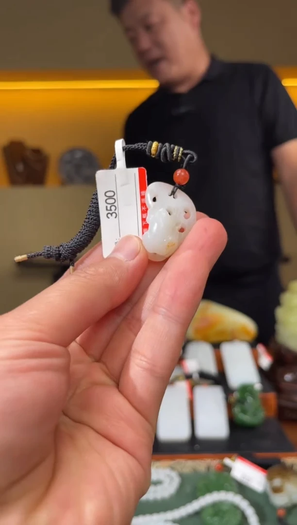 和田玉未镶嵌颈饰1