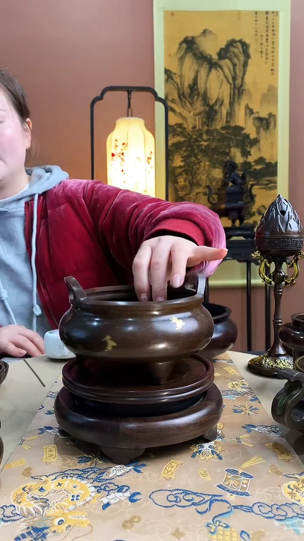 黄铜点金桥耳三足熏香炉11