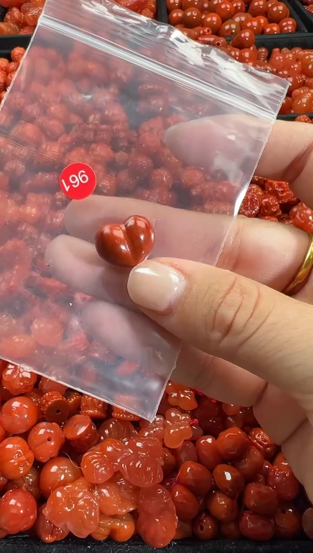 颈饰未镶嵌南红玛瑙1