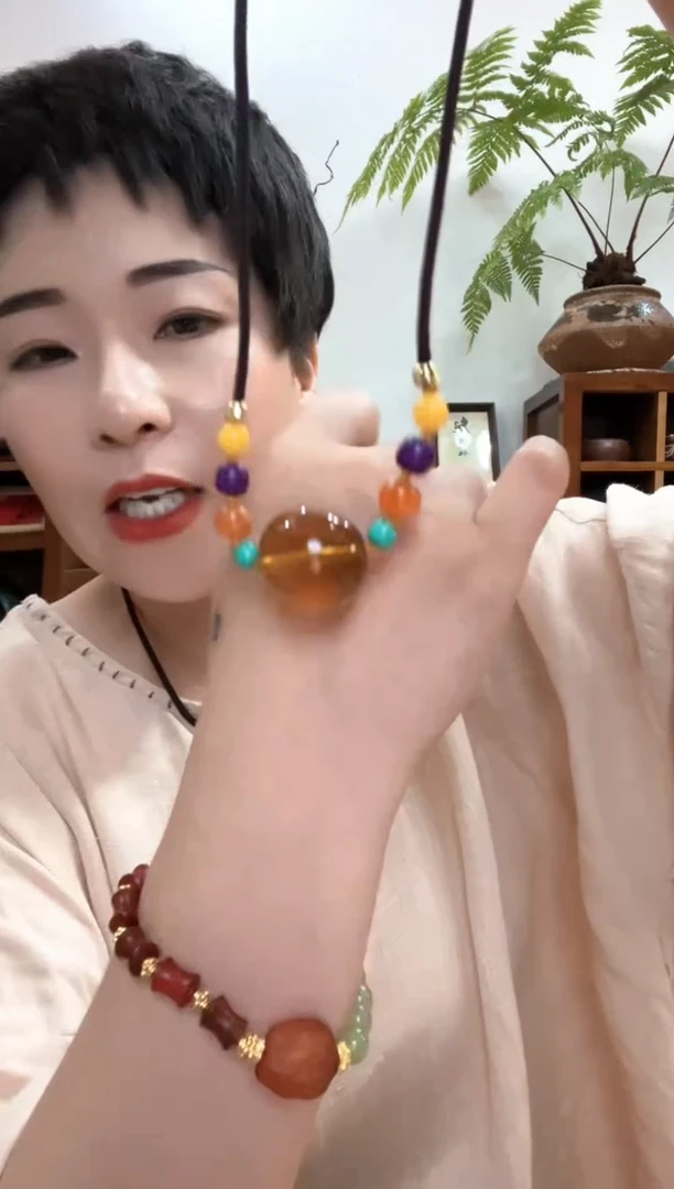 未镶嵌颈饰琥珀533