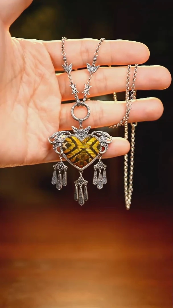 刺绣私人定制苗族手工A710