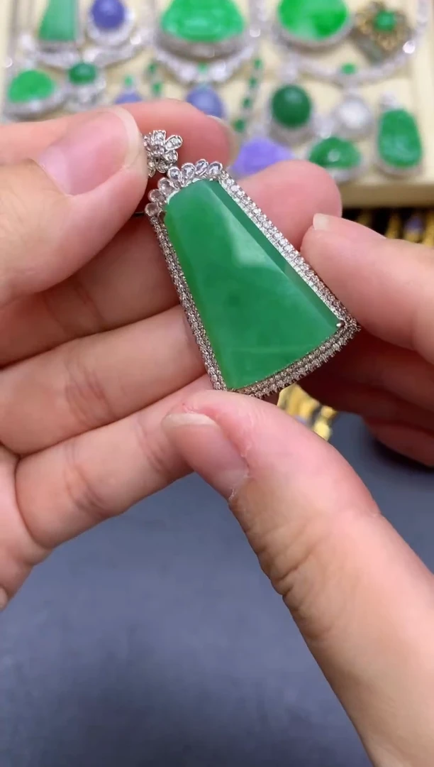 颈饰18K金镶嵌翡翠377-中国好珍宝