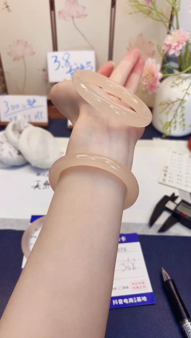 【闪购商品】石英质玉手镯未镶嵌370-美人条藕粉-圈口56