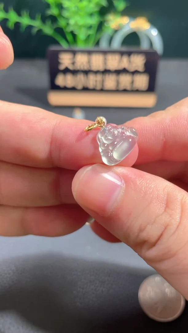 翡翠18K金镶嵌颈饰翡翠