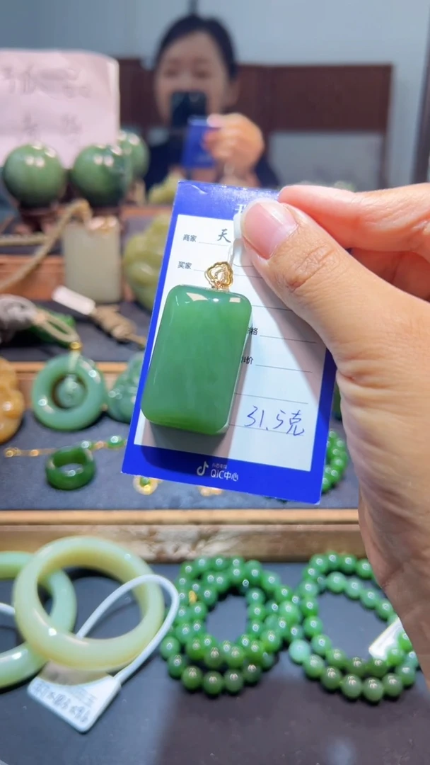 颈饰18K金镶嵌和田玉（碧玉）秋*1