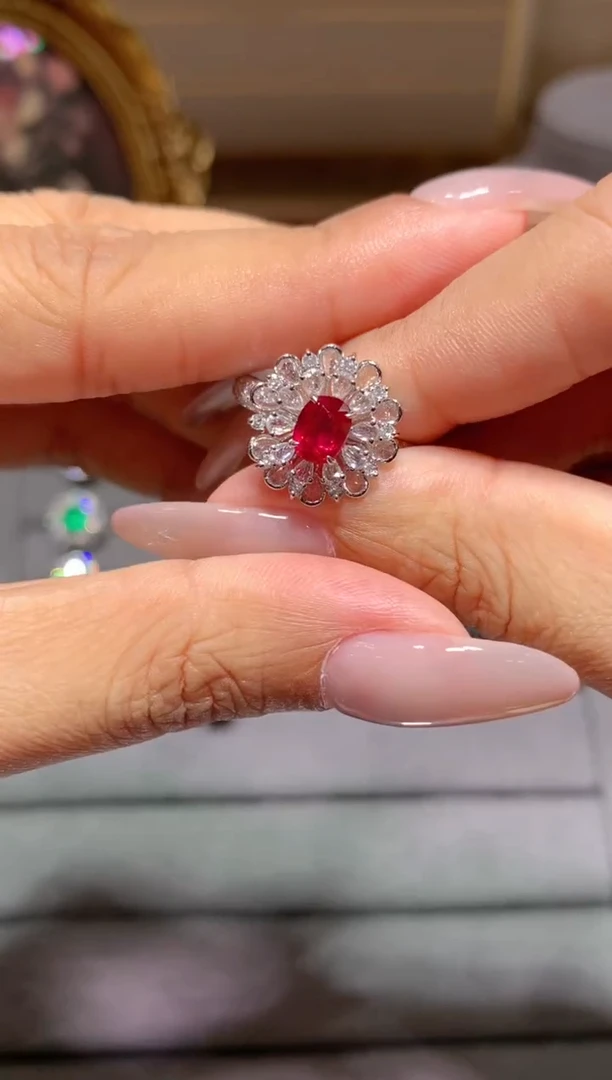 红宝石戒指18K金镶嵌1.04CT