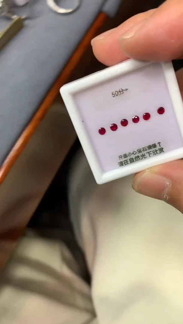 裸石红宝石卿**?0.5ct  61